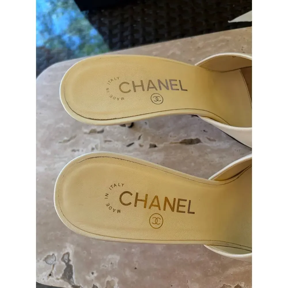 Chanel 2016 Cream Serpent Pearl Mules Sz.38.5 - Picture 7 of 12